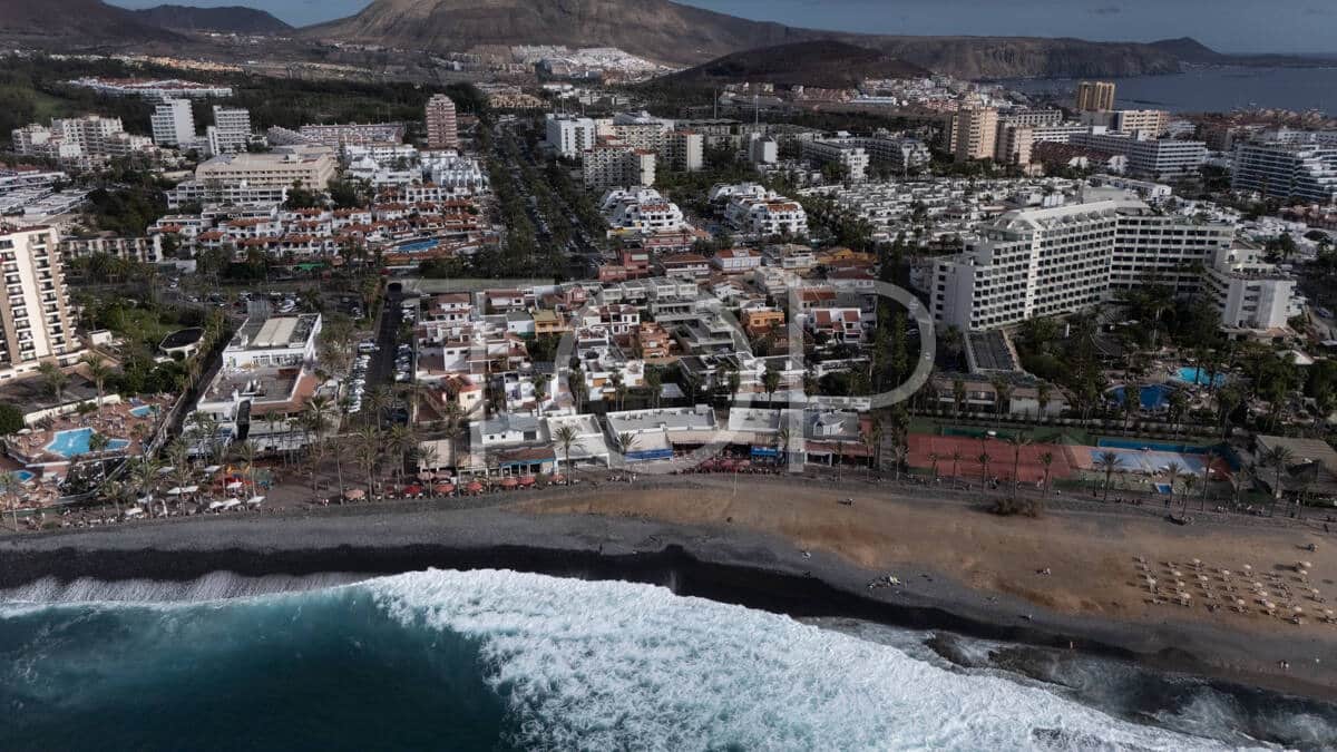 4 makuuhuone Huvila myytävänä paikassa Playa de las Americas mukana uima-altaan 
autotalli - 3 450 000 € (Ref: 9400192)