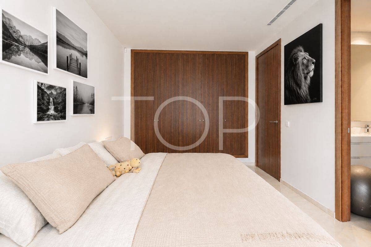 4 bedroom Villa for sale in Playa de las Americas with pool garage - € 3,450,000 (Ref: 9400192)