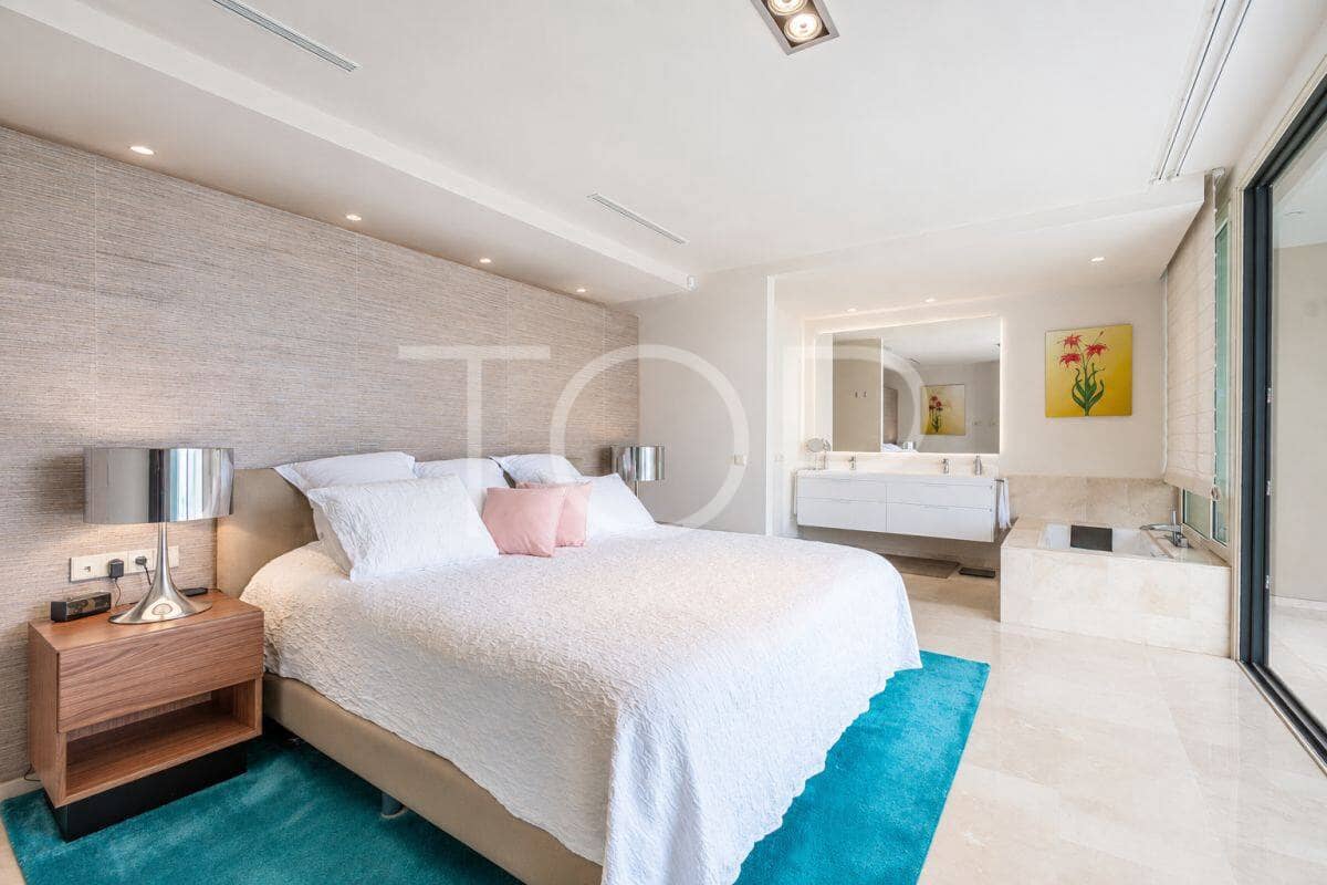 4 bedroom Villa for sale in Playa de las Americas with pool garage - € 3,450,000 (Ref: 9400192)