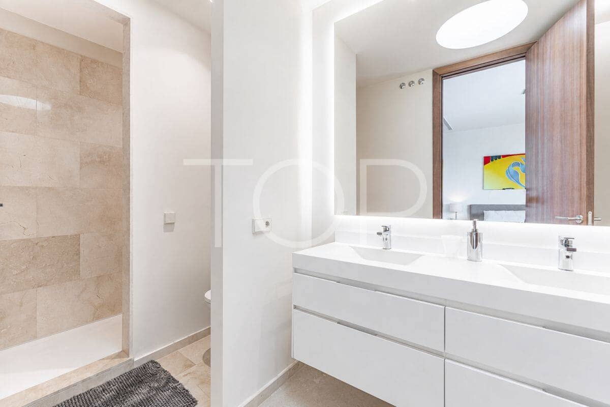 4 bedroom Villa for sale in Playa de las Americas with pool garage - € 3,450,000 (Ref: 9400192)