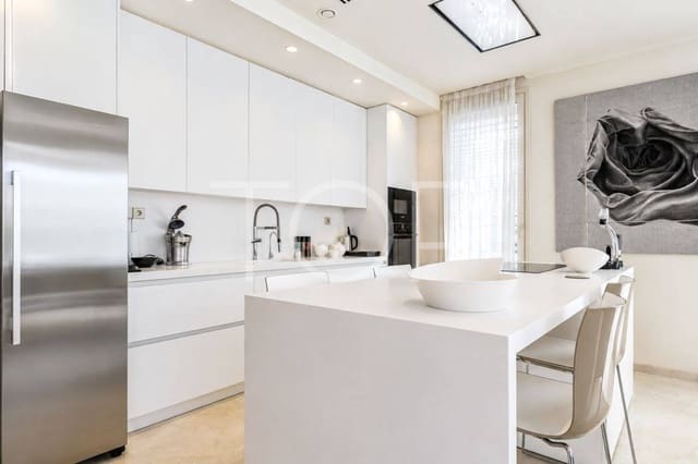 4 quarto Moradia para venda em Playa de las Americas, Arona com piscina garagem - 3 450 000 € (Ref: 9400192)