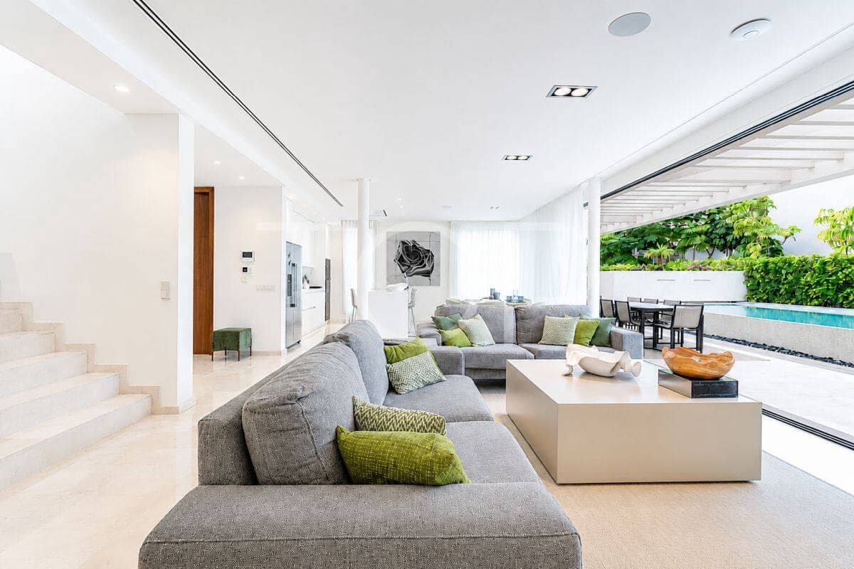 4 bedroom Villa for sale in Playa de las Americas with pool garage - € 3,450,000 (Ref: 9400192)