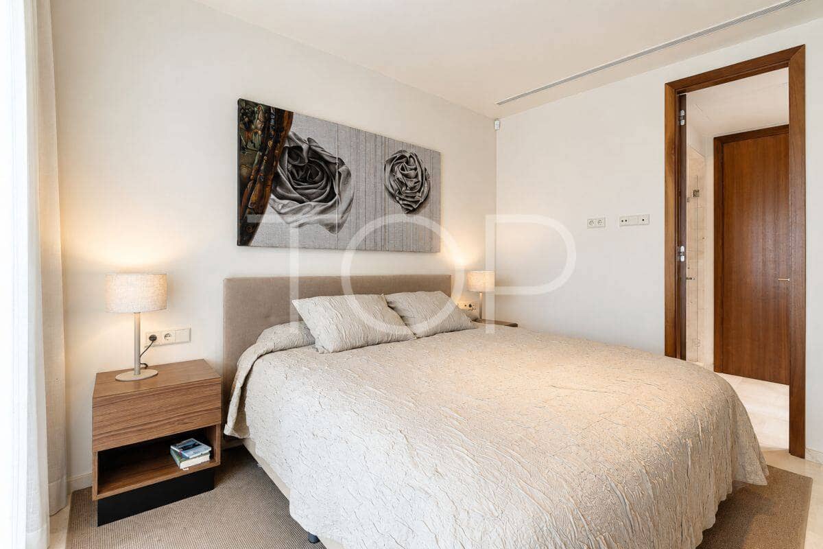 4 bedroom Villa for sale in Playa de las Americas with pool garage - € 3,450,000 (Ref: 9400192)
