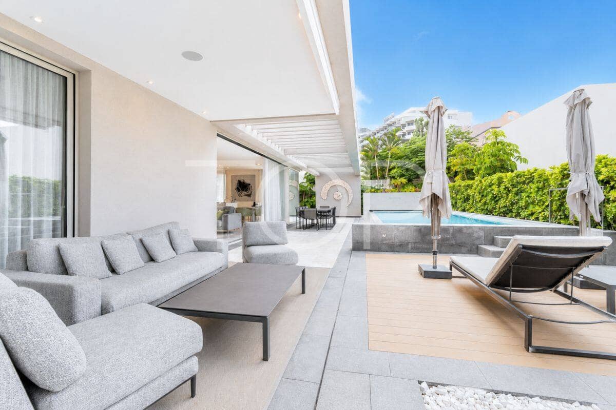 4 bedroom Villa for sale in Playa de las Americas with pool garage - € 3,450,000 (Ref: 9400192)
