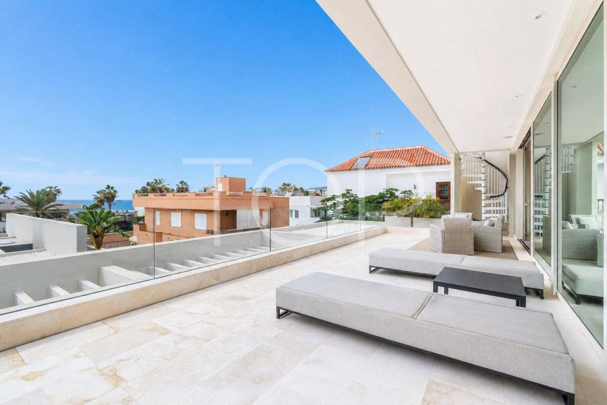 4 bedroom Villa for sale in Playa de las Americas with pool garage - € 3,450,000 (Ref: 9400192)