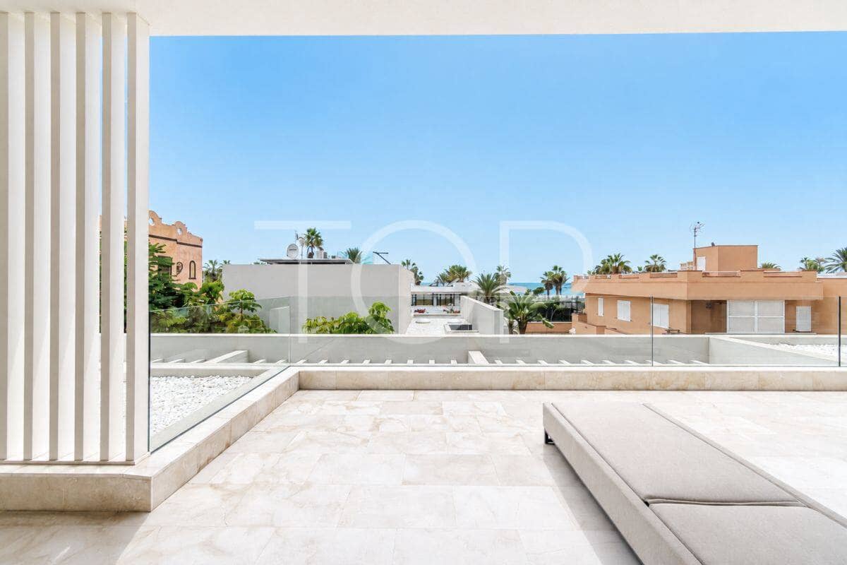 4 bedroom Villa for sale in Playa de las Americas with pool garage - € 3,450,000 (Ref: 9400192)