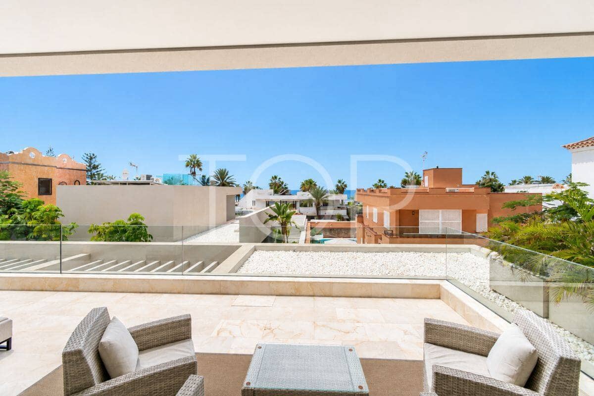 4 bedroom Villa for sale in Playa de las Americas with pool garage - € 3,450,000 (Ref: 9400192)