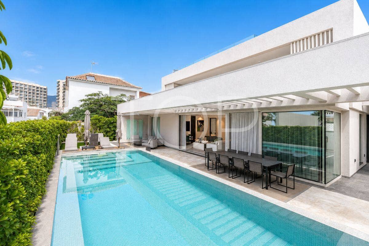 4 bedroom Villa for sale in Playa de las Americas with pool garage - € 3,450,000 (Ref: 9400192)
