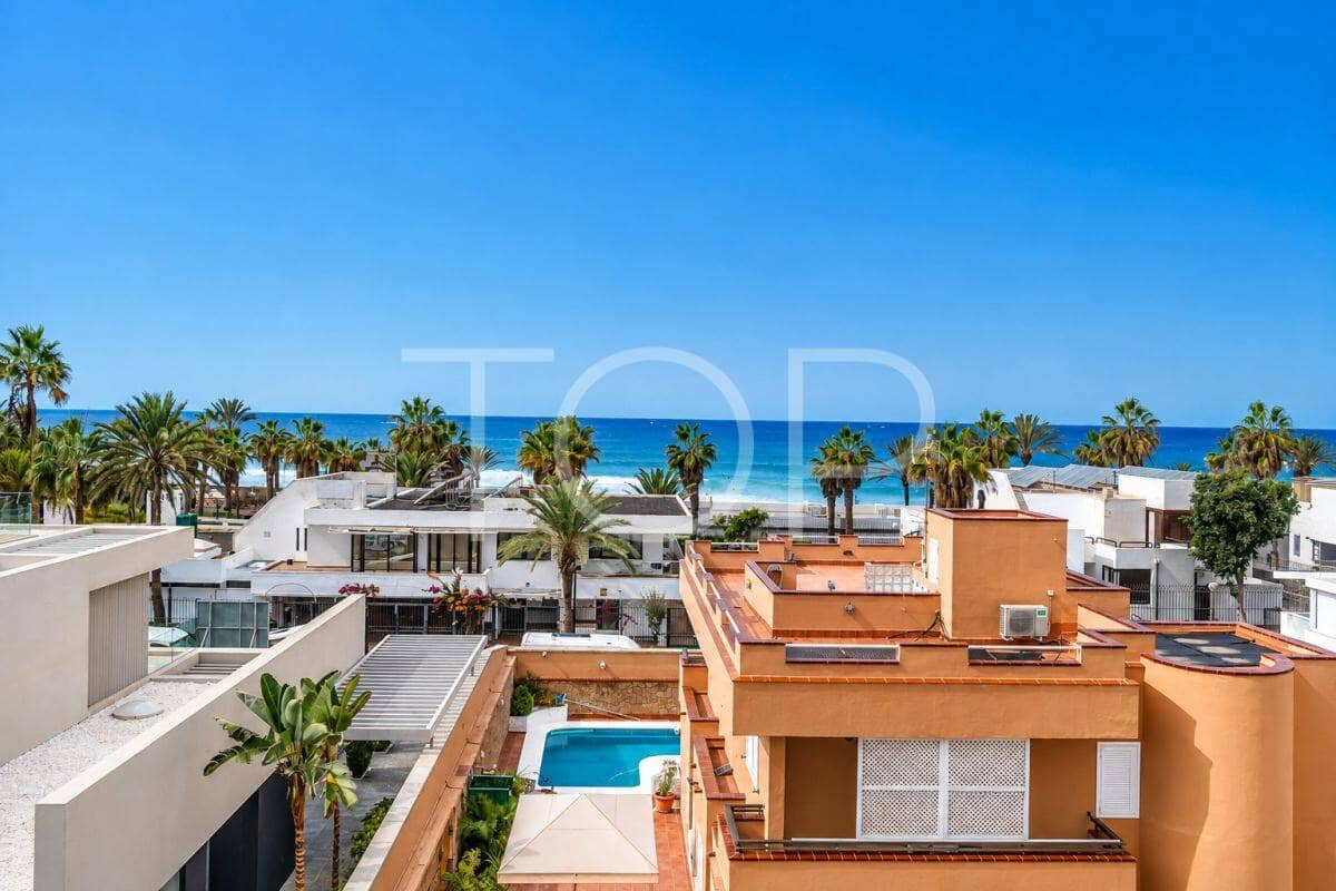 4 bedroom Villa for sale in Playa de las Americas with pool garage - € 3,450,000 (Ref: 9400192)