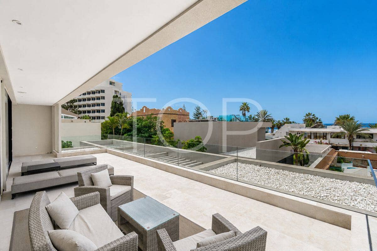 4 bedroom Villa for sale in Playa de las Americas with pool garage - € 3,450,000 (Ref: 9400192)