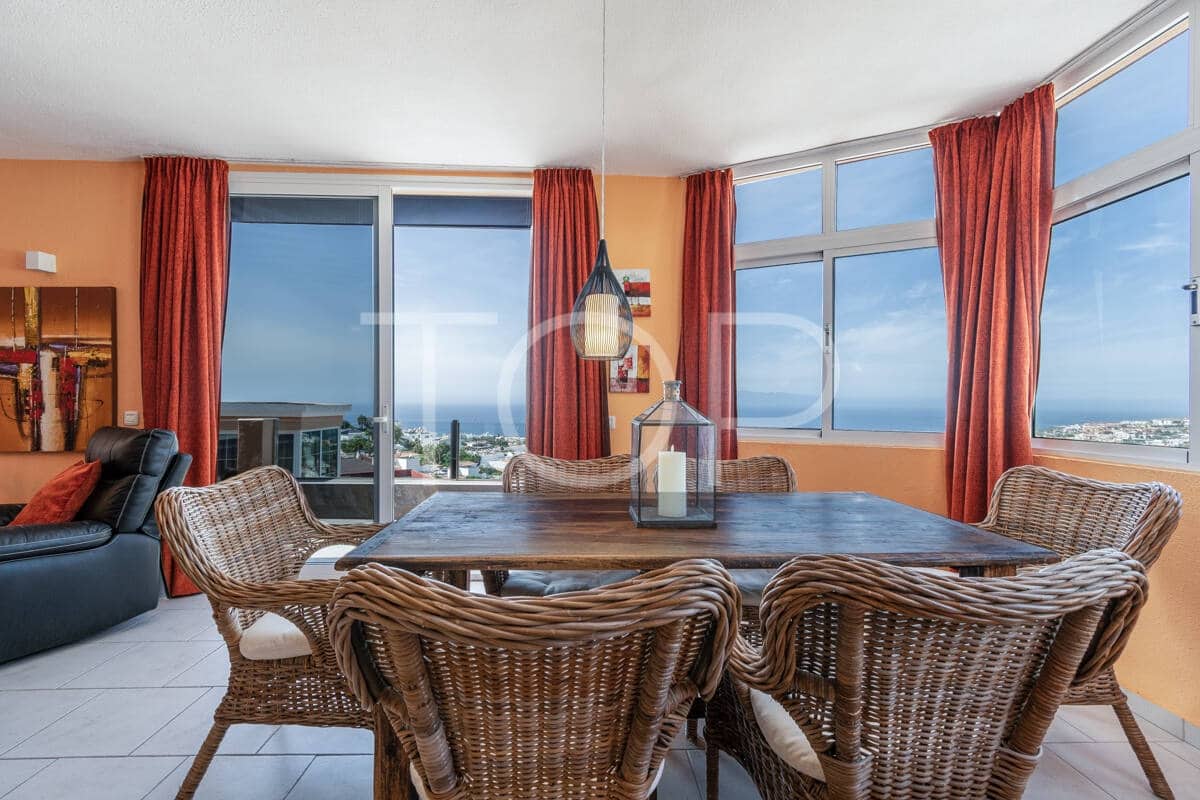 4 slaapkamer Rijtjeshuis te koop in Costa Adeje met zwembad garage - € 540.000 (Ref: 9400194)