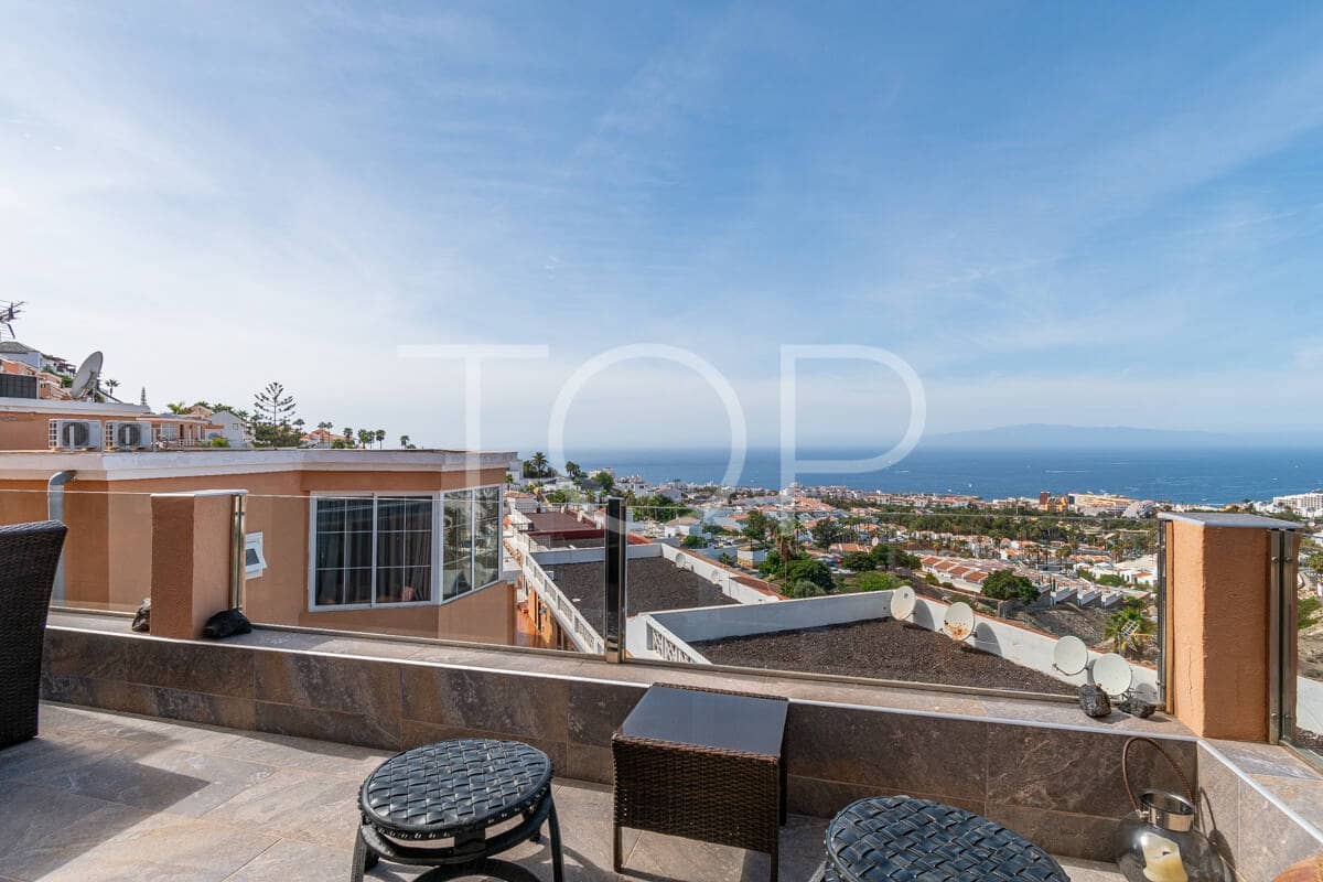 4 slaapkamer Rijtjeshuis te koop in Costa Adeje met zwembad garage - € 540.000 (Ref: 9400194)