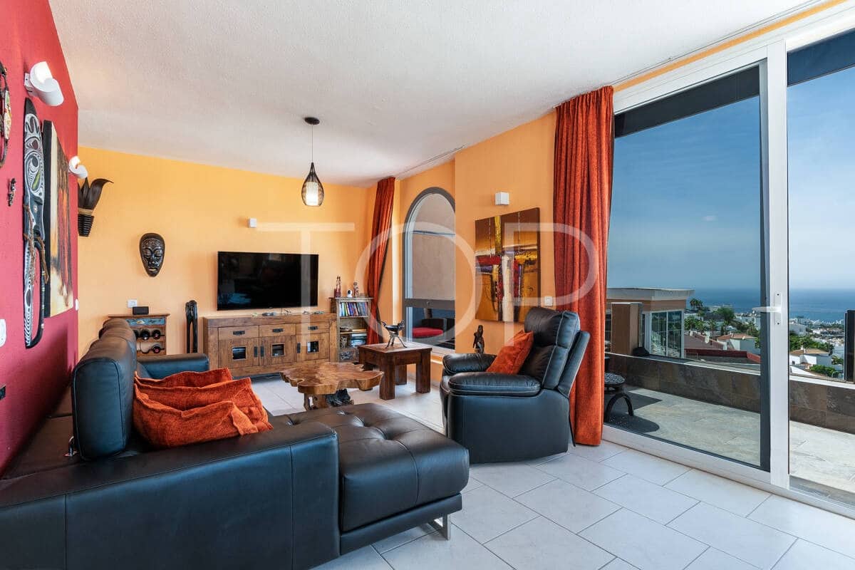 4 slaapkamer Rijtjeshuis te koop in Costa Adeje met zwembad garage - € 540.000 (Ref: 9400194)