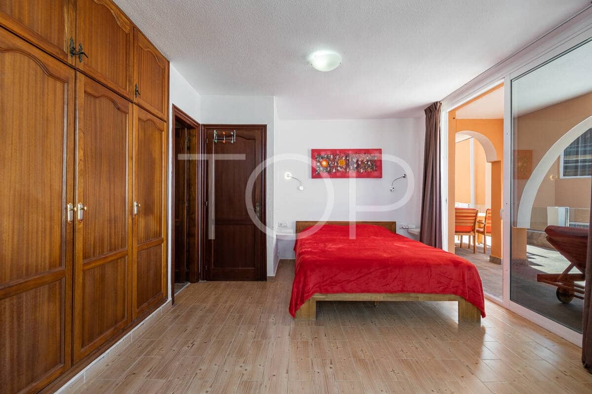 4 slaapkamer Rijtjeshuis te koop in Costa Adeje met zwembad garage - € 540.000 (Ref: 9400194)