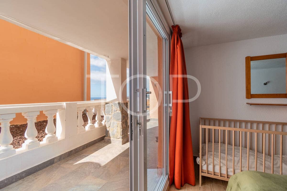 4 slaapkamer Rijtjeshuis te koop in Costa Adeje met zwembad garage - € 540.000 (Ref: 9400194)