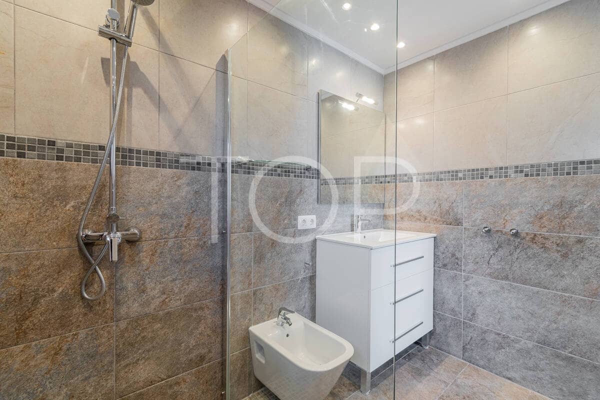 4 slaapkamer Rijtjeshuis te koop in Costa Adeje met zwembad garage - € 540.000 (Ref: 9400194)