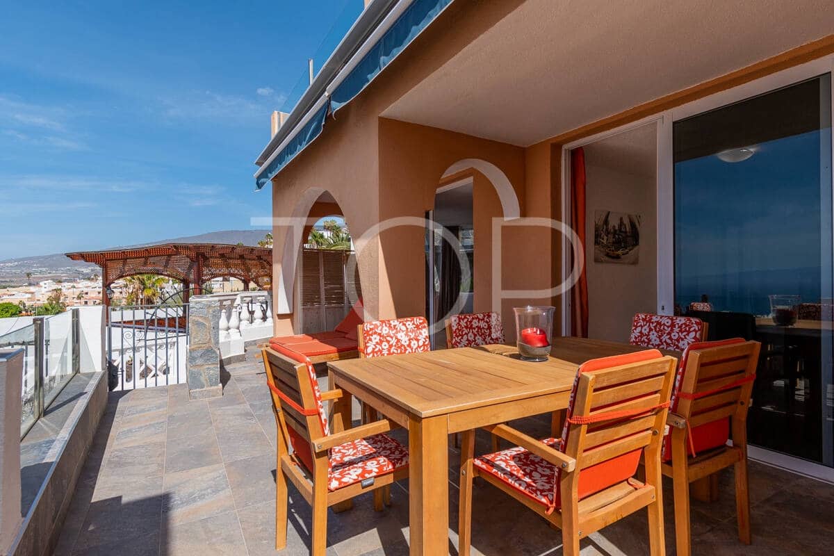 4 slaapkamer Rijtjeshuis te koop in Costa Adeje met zwembad garage - € 540.000 (Ref: 9400194)