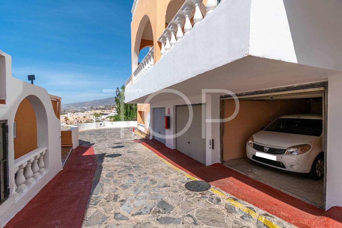 4 slaapkamer Rijtjeshuis te koop in Costa Adeje met zwembad garage - € 540.000 (Ref: 9400194)