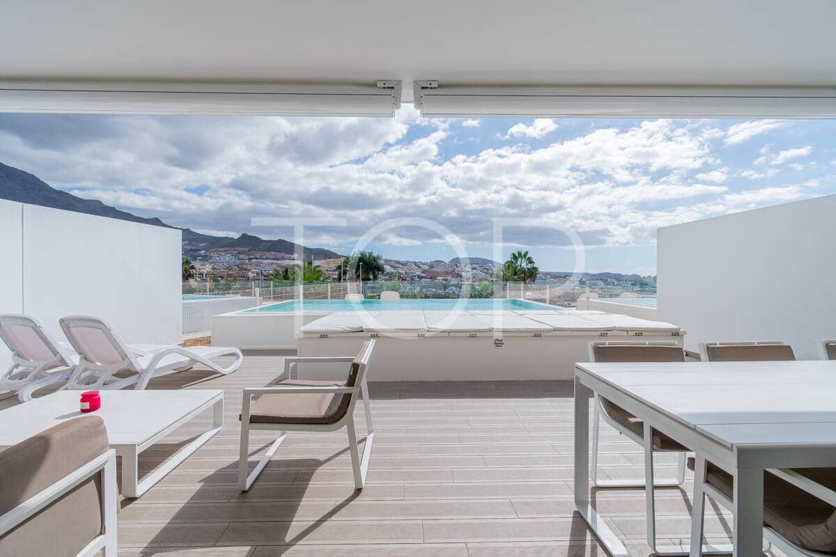 2 soveværelse Lejlighed til salg i Playa del Duque med swimmingpool garage - € 1.095.000 (Ref: 9400196)