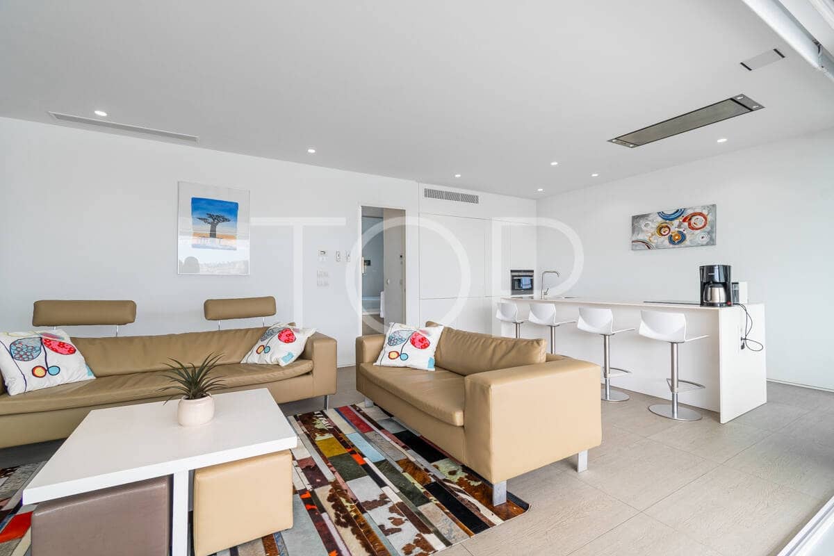 2 soveværelse Lejlighed til salg i Playa del Duque med swimmingpool garage - € 1.095.000 (Ref: 9400196)