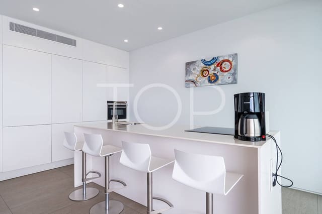 2 soveværelse Lejlighed til salg i Playa del Duque, Adeje med swimmingpool garage - € 1.095.000 (Ref: 9400196)