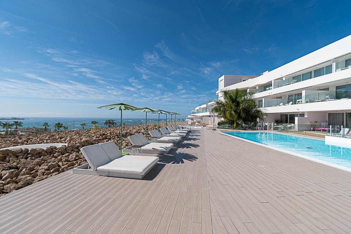 2 soveværelse Lejlighed til salg i Playa del Duque med swimmingpool garage - € 1.095.000 (Ref: 9400196)