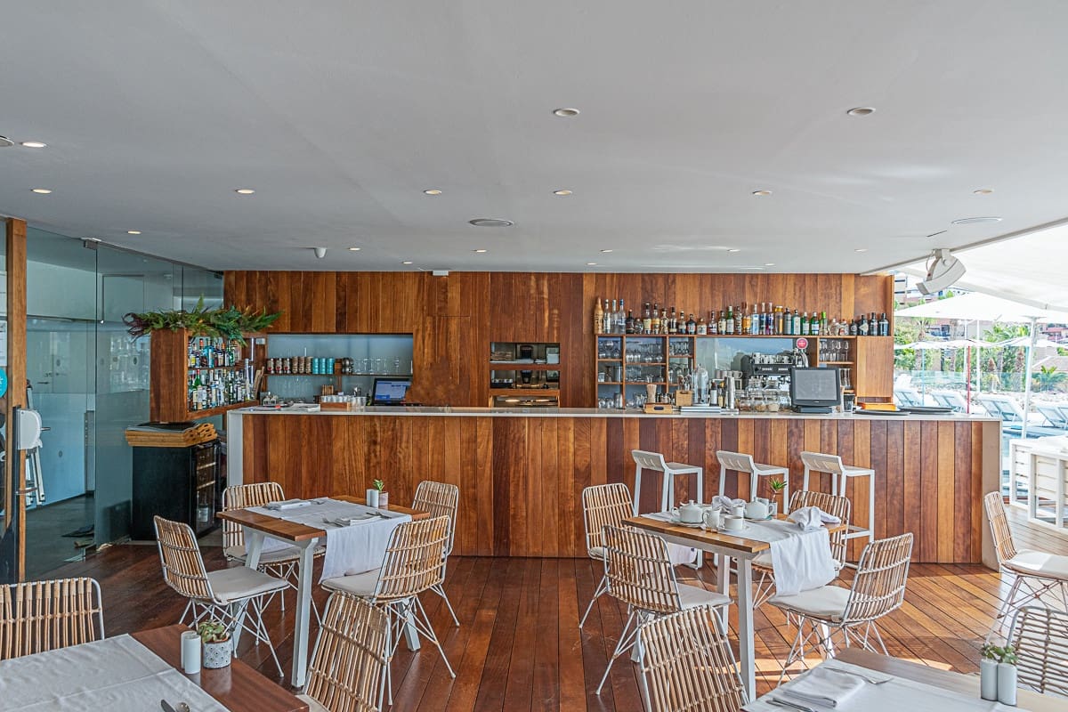 2 soveværelse Lejlighed til salg i Playa del Duque med swimmingpool garage - € 1.095.000 (Ref: 9400196)