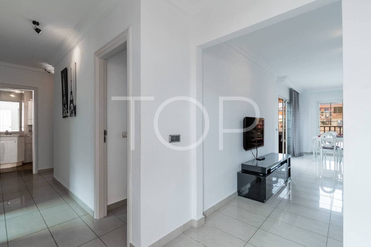 2 bedroom Penthouse for sale in Playa del Duque with pool garage - € 995,000 (Ref: 9400197)