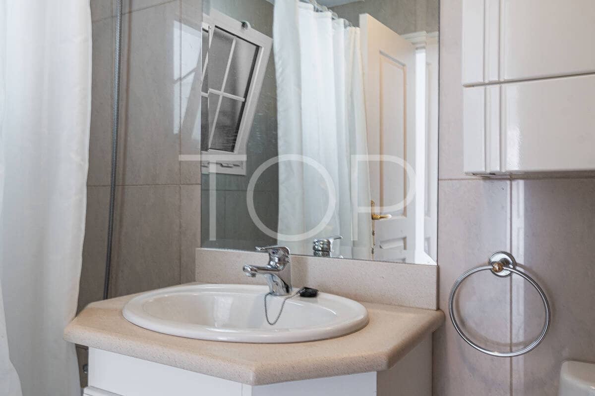 2 bedroom Penthouse for sale in Playa del Duque with pool garage - € 995,000 (Ref: 9400197)