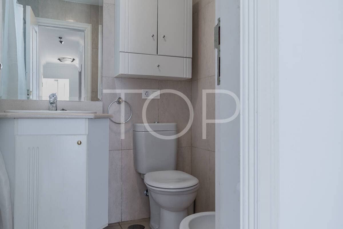 2 bedroom Penthouse for sale in Playa del Duque with pool garage - € 995,000 (Ref: 9400197)