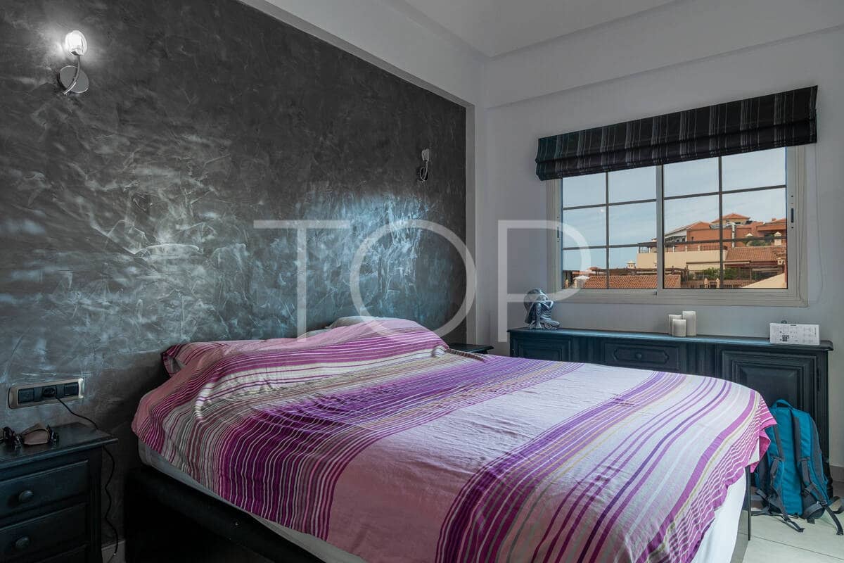 2 bedroom Penthouse for sale in Playa del Duque with pool garage - € 995,000 (Ref: 9400197)