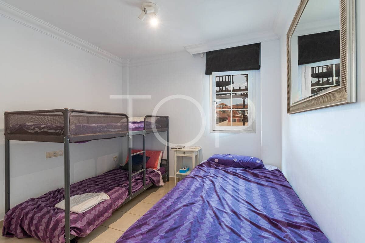 2 bedroom Penthouse for sale in Playa del Duque with pool garage - € 995,000 (Ref: 9400197)