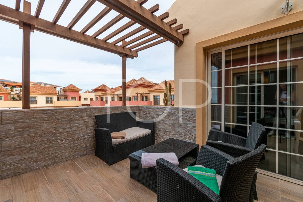 2 bedroom Penthouse for sale in Playa del Duque with pool garage - € 995,000 (Ref: 9400197)