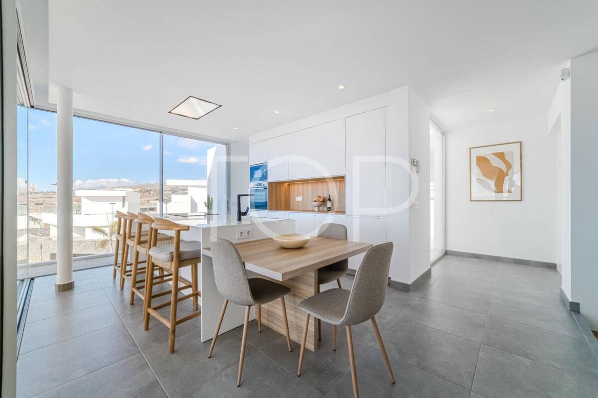 3 slaapkamer Villa te koop in Costa Adeje met zwembad garage - € 1.595.000 (Ref: 9400198)