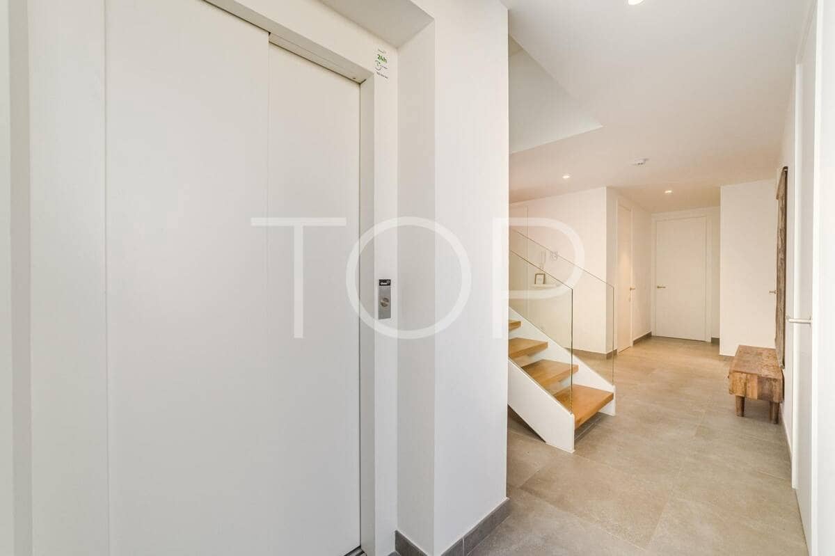 3 slaapkamer Villa te koop in Costa Adeje met zwembad garage - € 1.595.000 (Ref: 9400198)