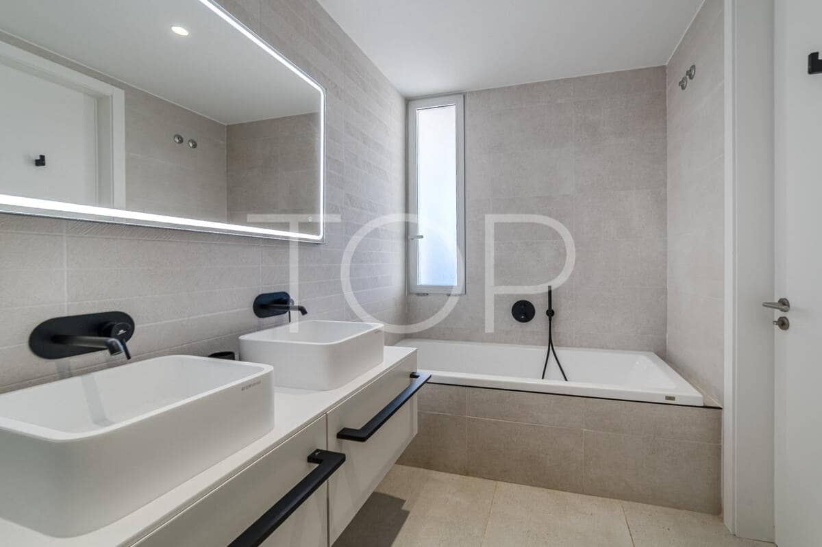 3 slaapkamer Villa te koop in Costa Adeje met zwembad garage - € 1.595.000 (Ref: 9400198)