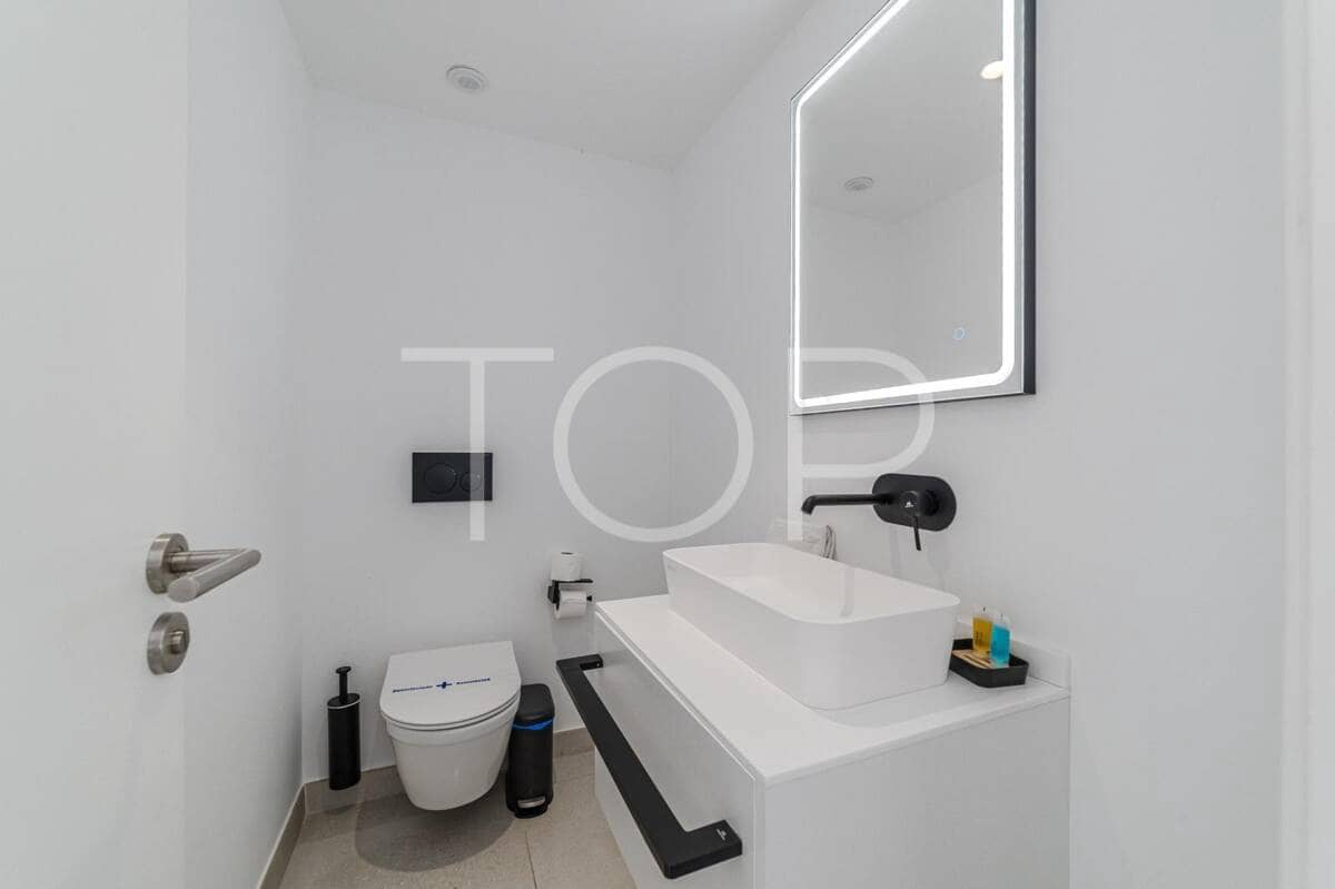 3 slaapkamer Villa te koop in Costa Adeje met zwembad garage - € 1.595.000 (Ref: 9400198)