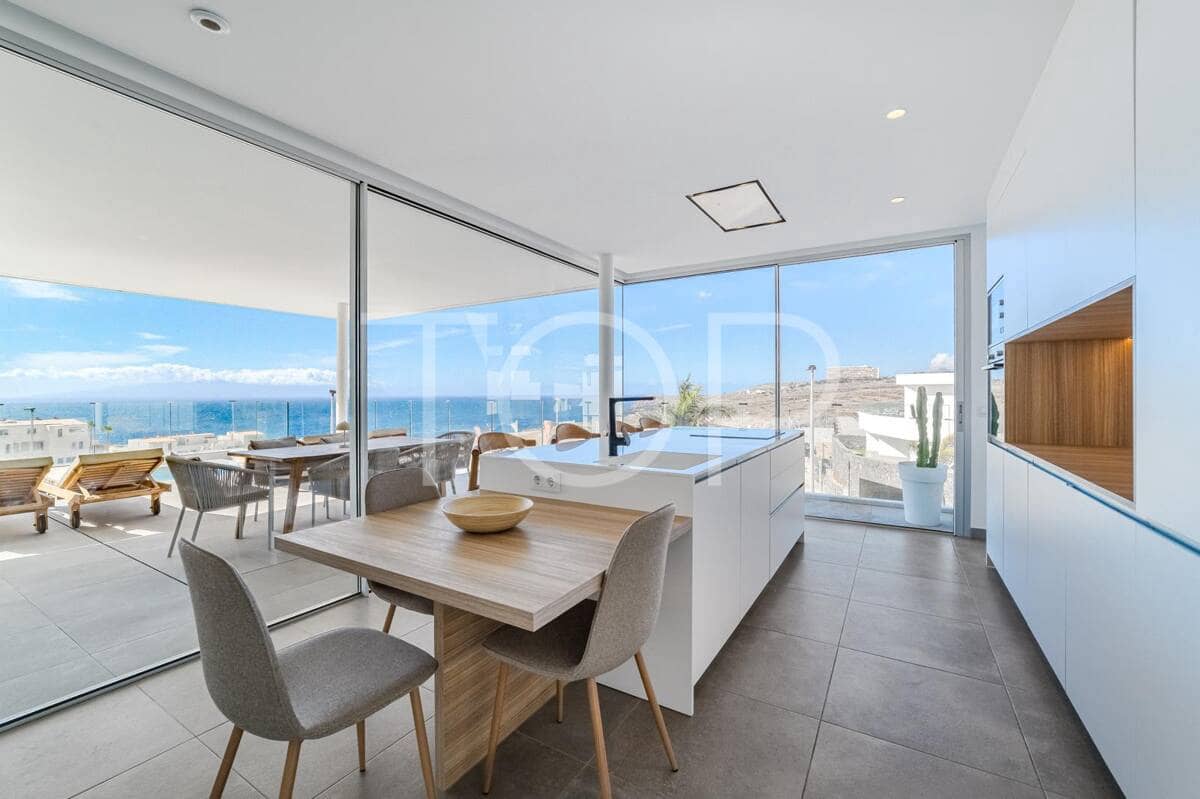 3 slaapkamer Villa te koop in Costa Adeje met zwembad garage - € 1.595.000 (Ref: 9400198)