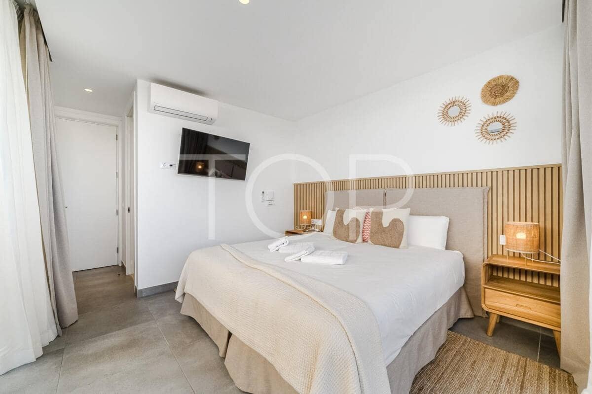 3 slaapkamer Villa te koop in Costa Adeje met zwembad garage - € 1.595.000 (Ref: 9400198)