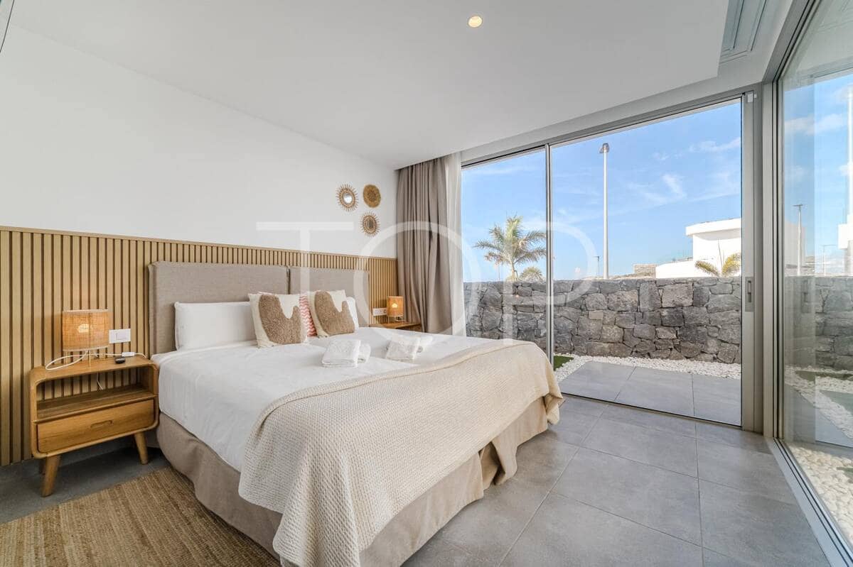 3 slaapkamer Villa te koop in Costa Adeje met zwembad garage - € 1.595.000 (Ref: 9400198)