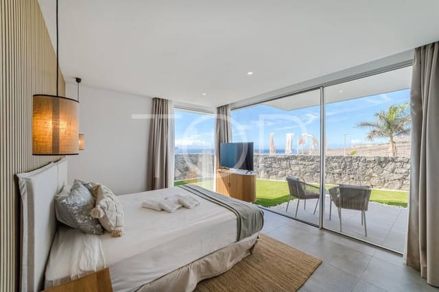 3 slaapkamer Villa te koop in Costa Adeje, Adeje met zwembad garage - € 1.595.000 (Ref: 9400198)