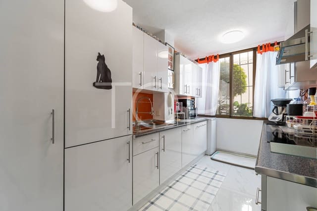 2 soveværelse Lejlighed til salg i Los Cristianos, Arona med swimmingpool - € 490.000 (Ref: 9410281)