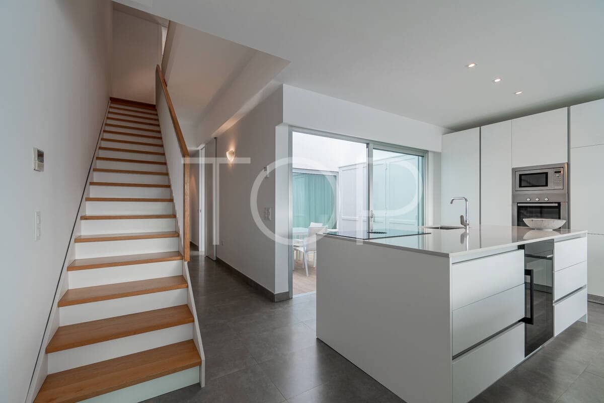 3 chambre Penthouse à vendre à La Caleta Adeje avec piscine garage - 1 395 000 € (Ref: 9429034)