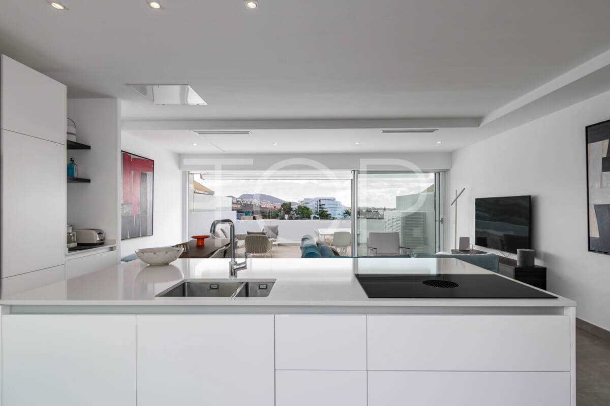 3 chambre Penthouse à vendre à La Caleta Adeje avec piscine garage - 1 395 000 € (Ref: 9429034)