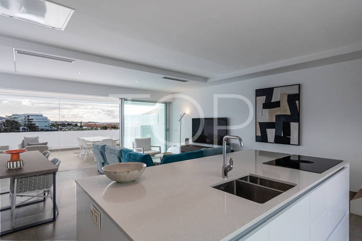 3 chambre Penthouse à vendre à La Caleta Adeje avec piscine garage - 1 395 000 € (Ref: 9429034)
