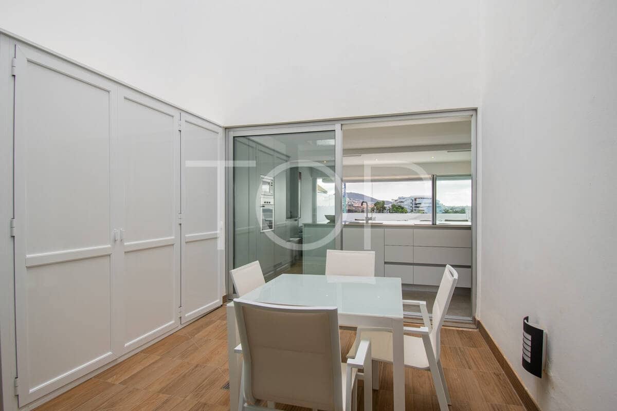 3 chambre Penthouse à vendre à La Caleta Adeje avec piscine garage - 1 395 000 € (Ref: 9429034)