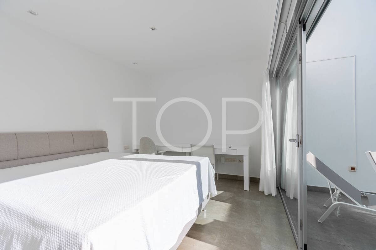 3 chambre Penthouse à vendre à La Caleta Adeje avec piscine garage - 1 395 000 € (Ref: 9429034)