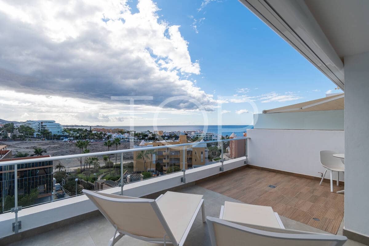 3 chambre Penthouse à vendre à La Caleta Adeje avec piscine garage - 1 395 000 € (Ref: 9429034)