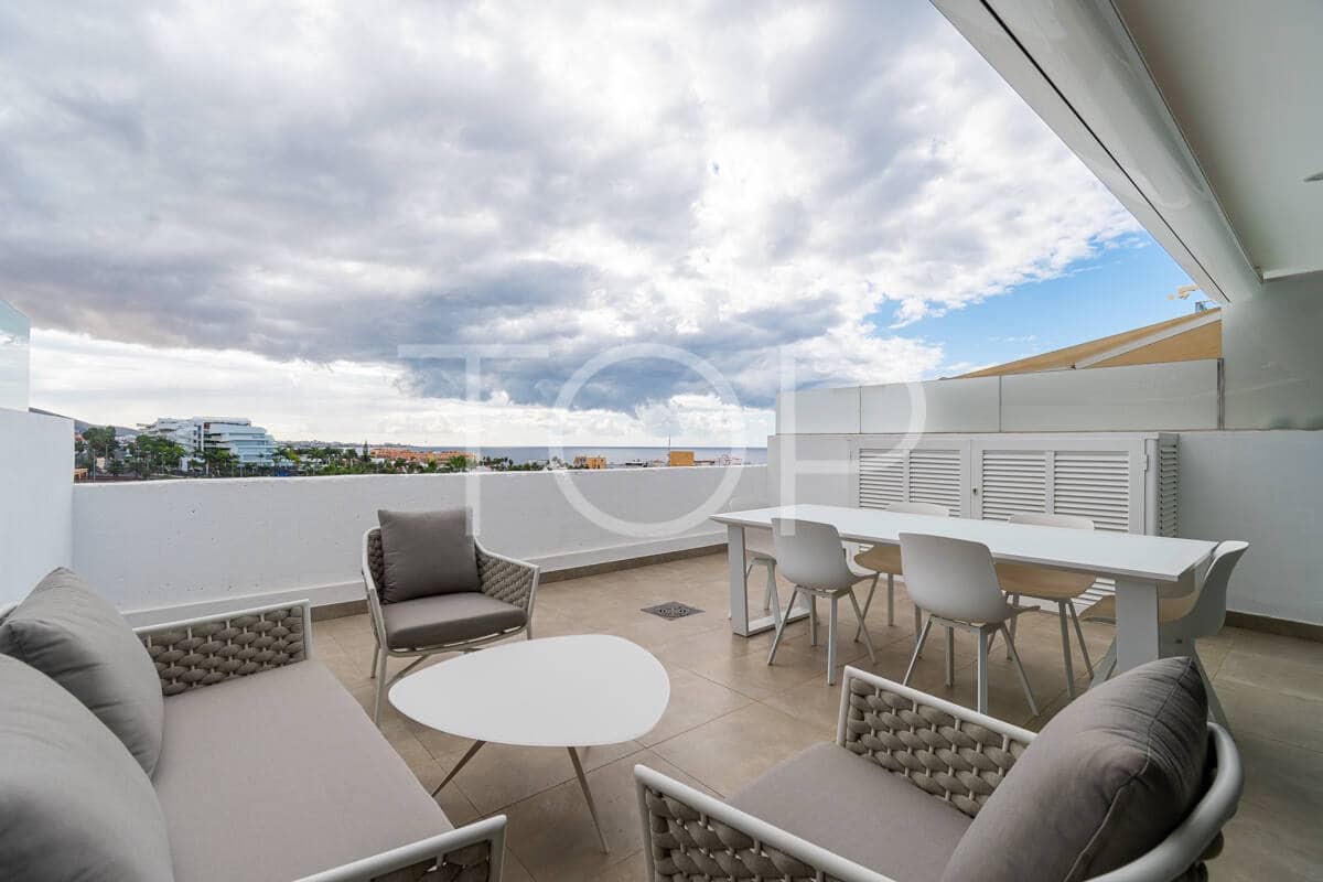 3 chambre Penthouse à vendre à La Caleta Adeje avec piscine garage - 1 395 000 € (Ref: 9429034)