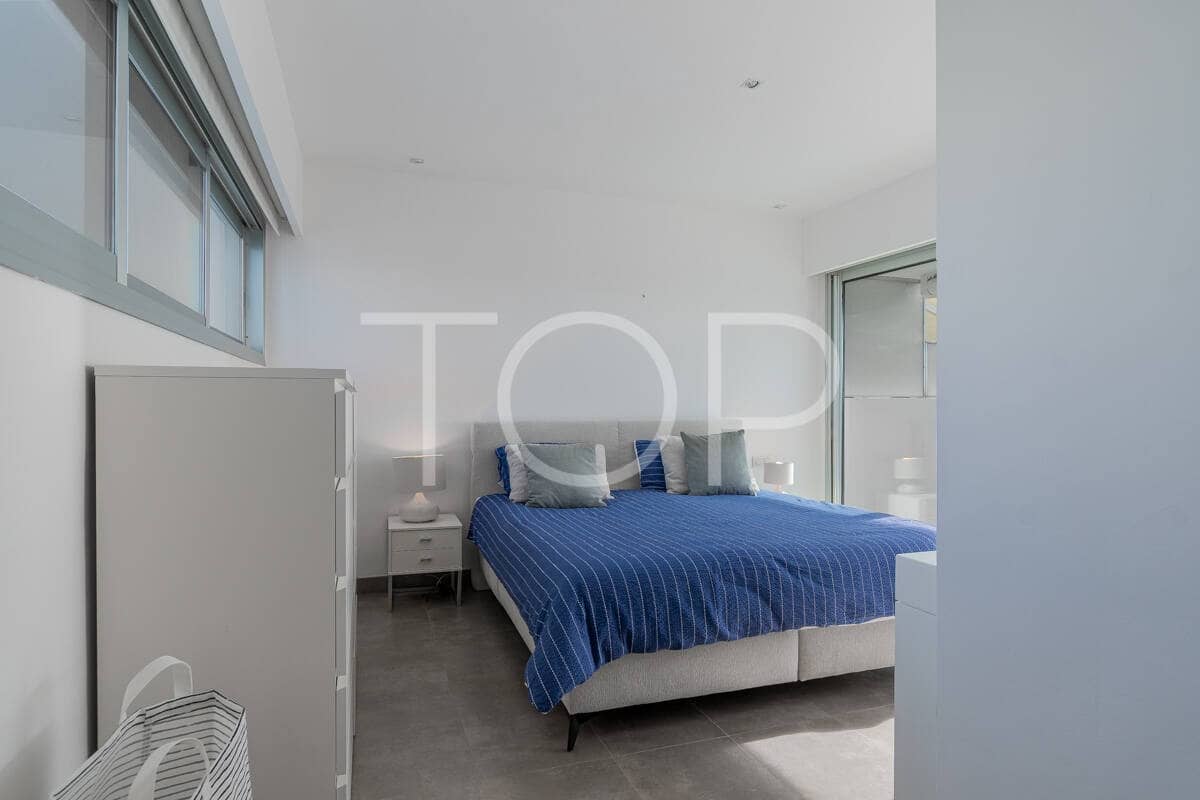 3 chambre Penthouse à vendre à La Caleta Adeje avec piscine garage - 1 395 000 € (Ref: 9429034)